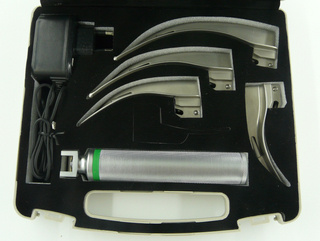 Laryngoskop światłowodowy MacIntosh LUCAS z akumulatorem, 4 łyżki 1-4
